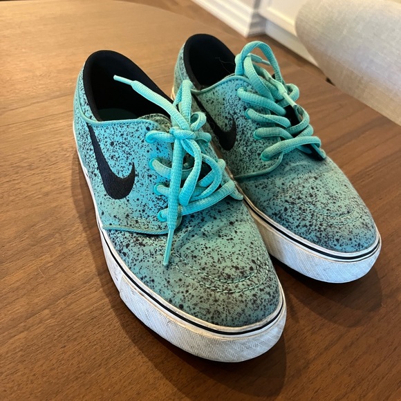 Nice sneakers - Picture 3 of 3